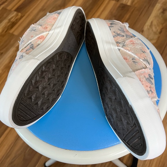 Slip on Sneakers - Picture 1 of 5